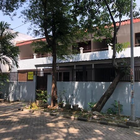 Oyo 90482 Rumah Oma Syariah Kupang  Esterno foto