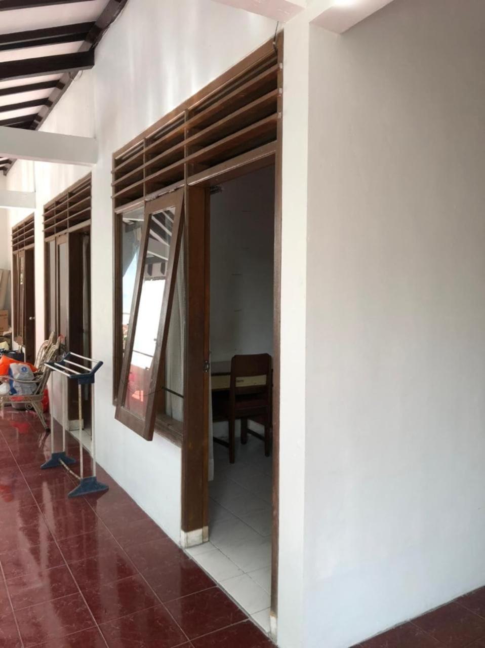 Oyo 90482 Rumah Oma Syariah Kupang  Esterno foto