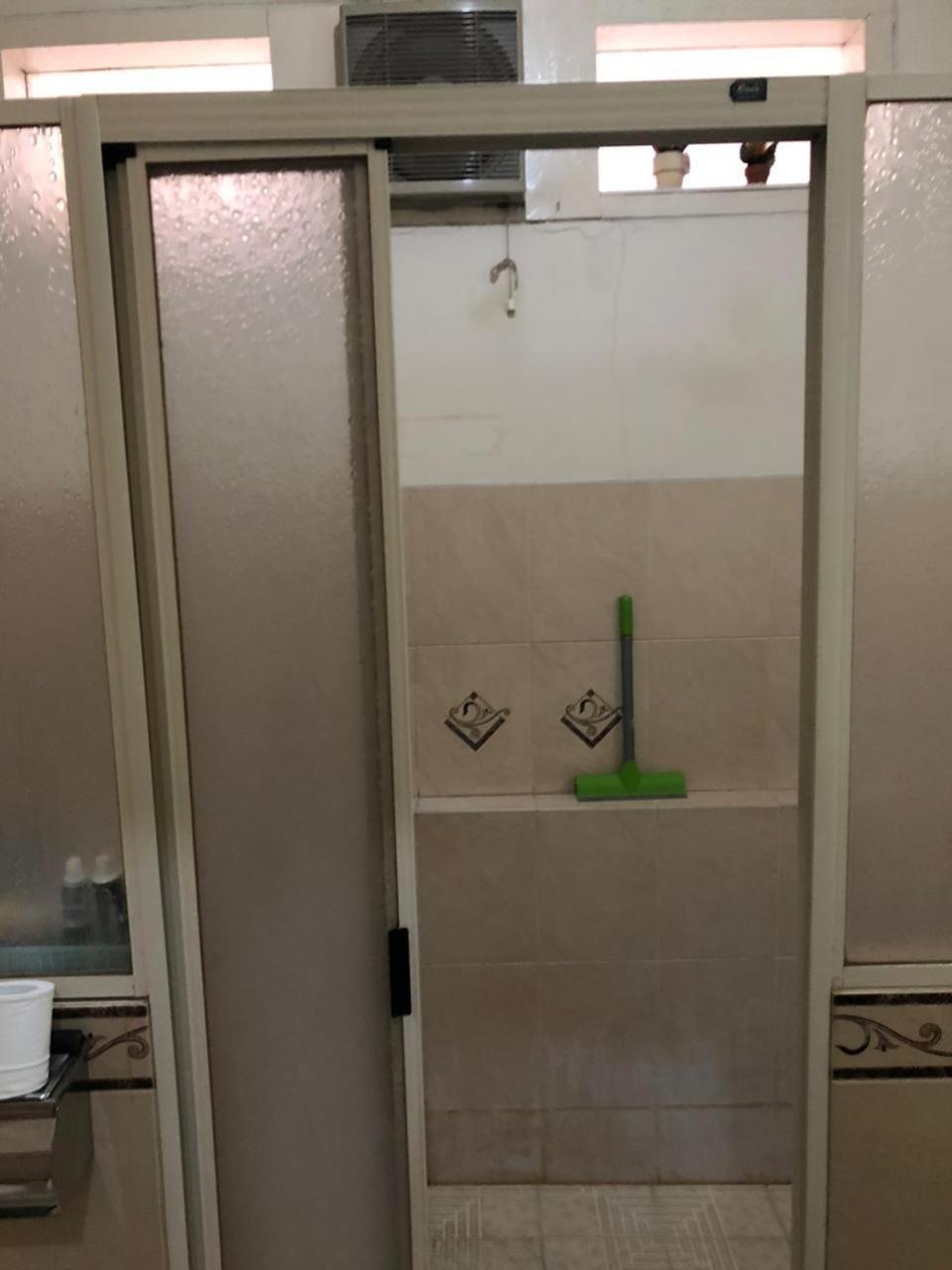 Oyo 90482 Rumah Oma Syariah Kupang  Esterno foto