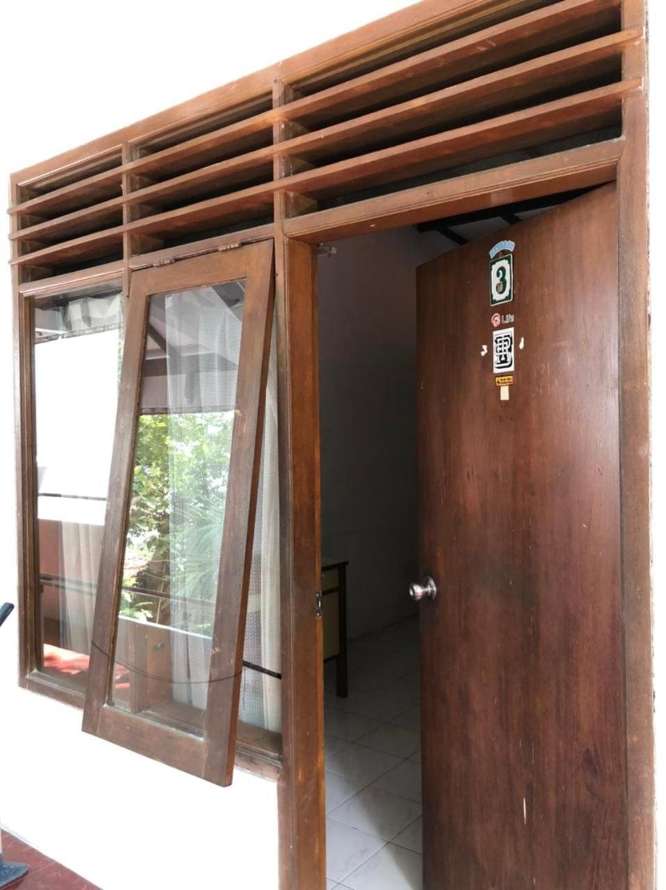 Oyo 90482 Rumah Oma Syariah Kupang  Esterno foto
