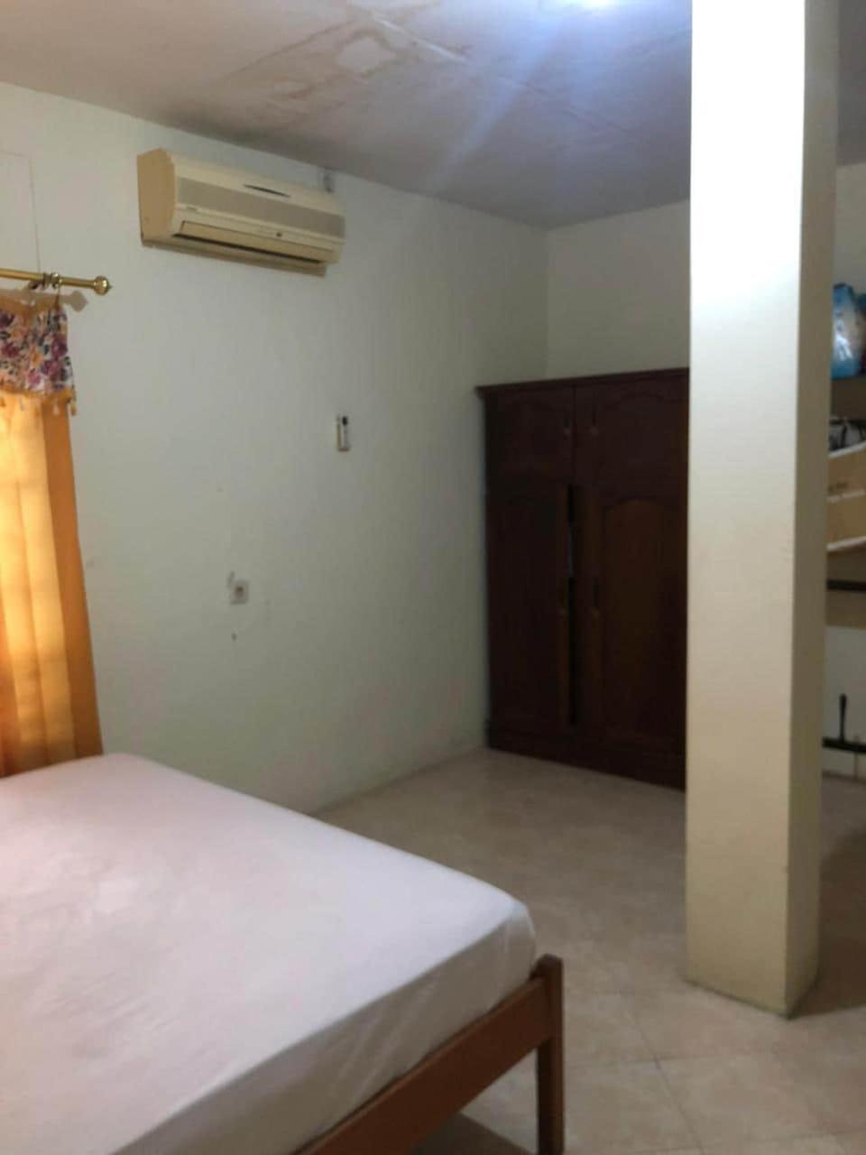 Oyo 90482 Rumah Oma Syariah Kupang  Esterno foto